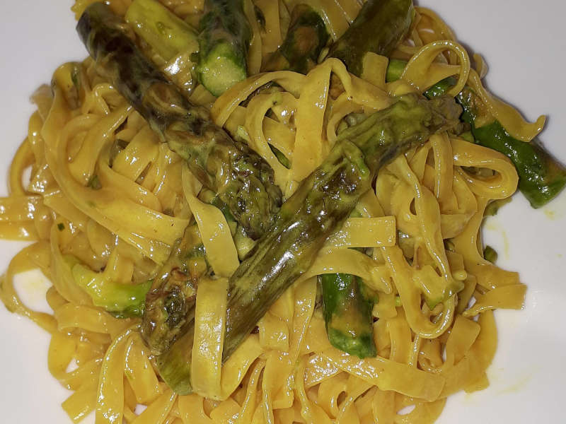 Spargel-Tagliatelle